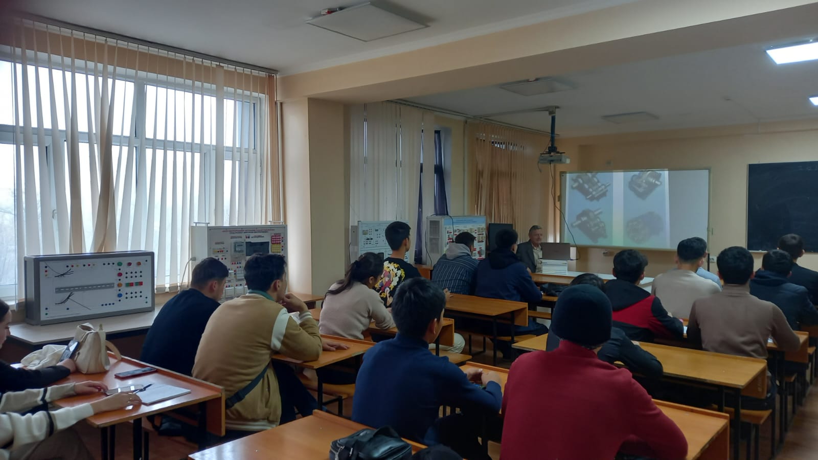 Lectures by leading foreign scientists, Professor D.P.Karaivanov, students of the Department of Energy and Non-traditional Energy Systems
